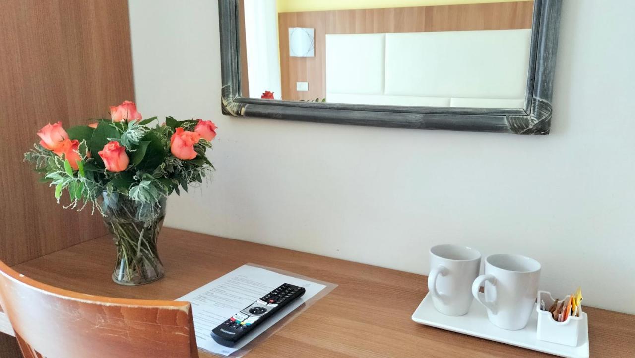 Aura Living Hotel Rimini Kültér fotó
