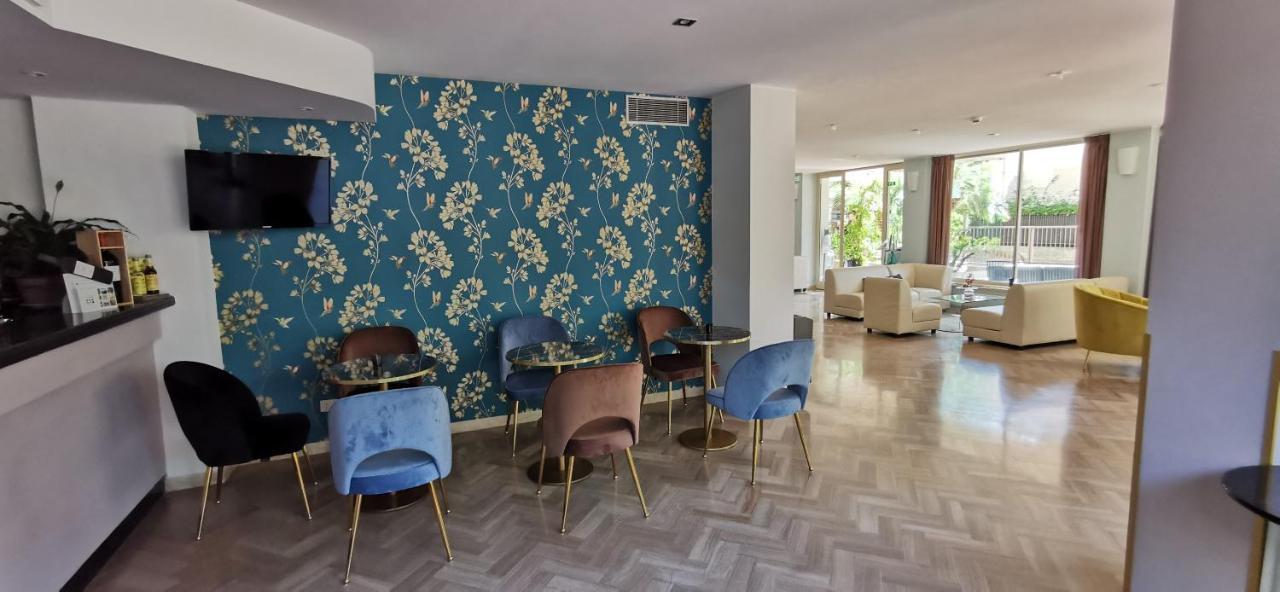 Aura Living Hotel Rimini Kültér fotó