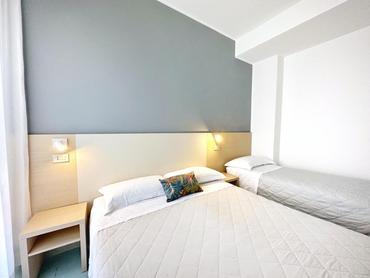 Aura Living Hotel Rimini Kültér fotó