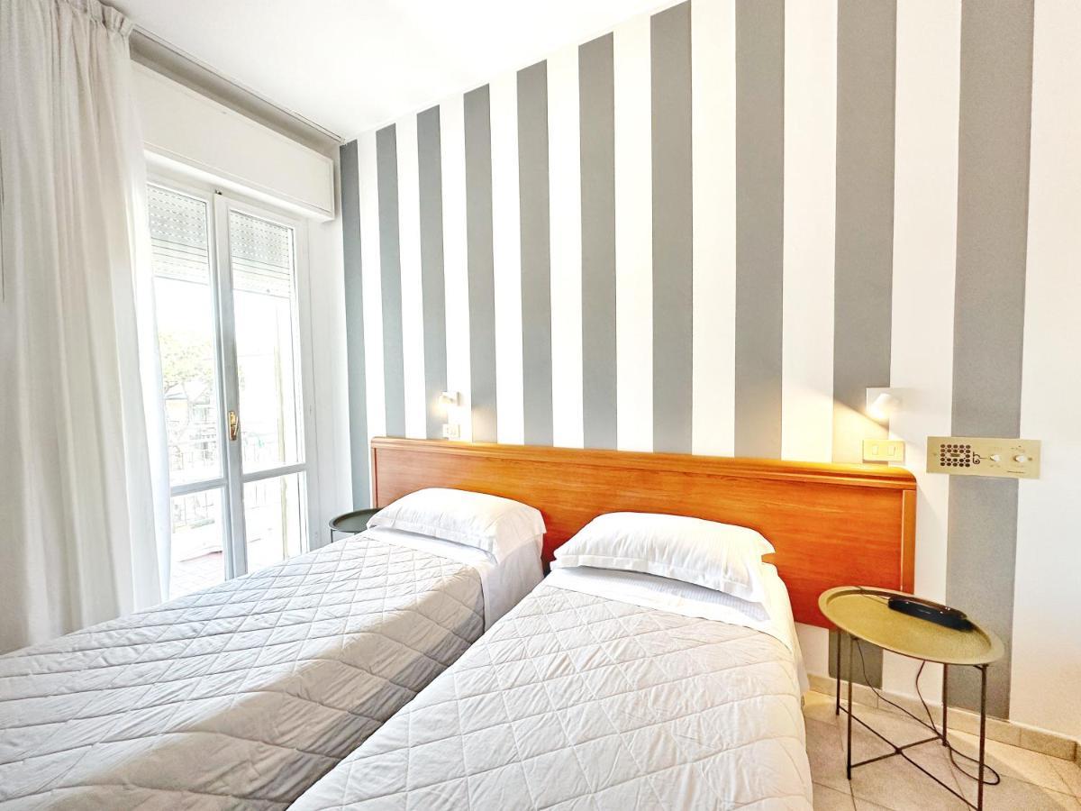 Aura Living Hotel Rimini Kültér fotó