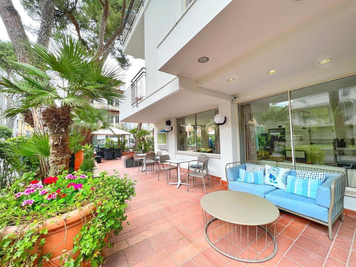 Aura Living Hotel Rimini Kültér fotó